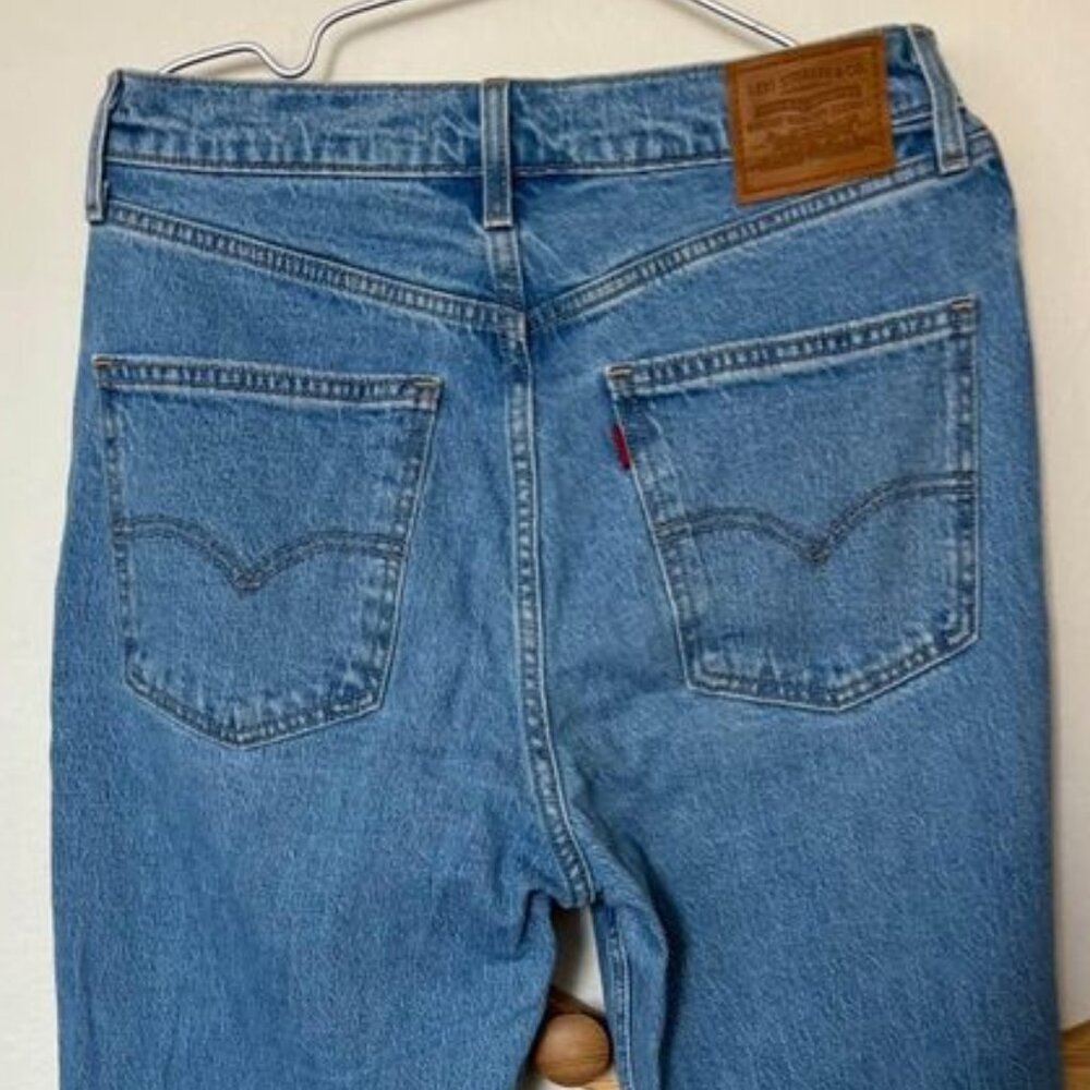 Levi’s high rise straight jeans 29